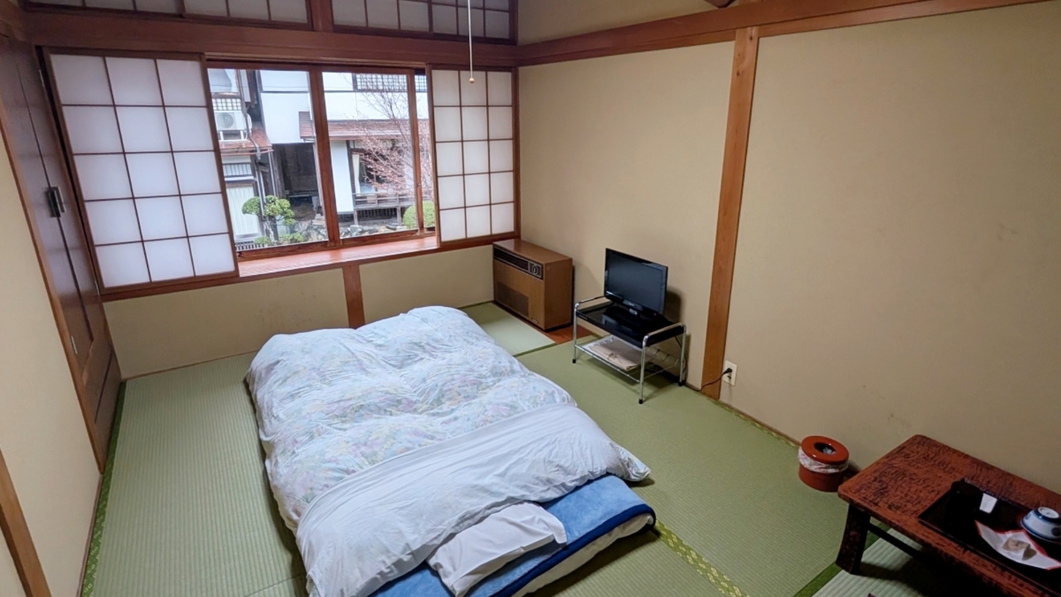 【庭園側】本館和室（6畳）