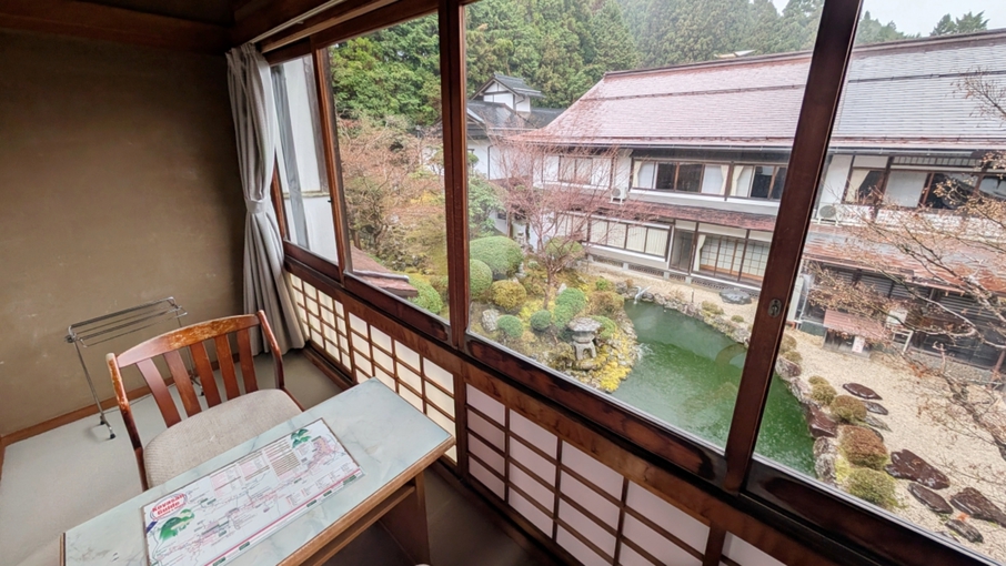 【庭園側】本館和室14畳二間（6畳+8畳）