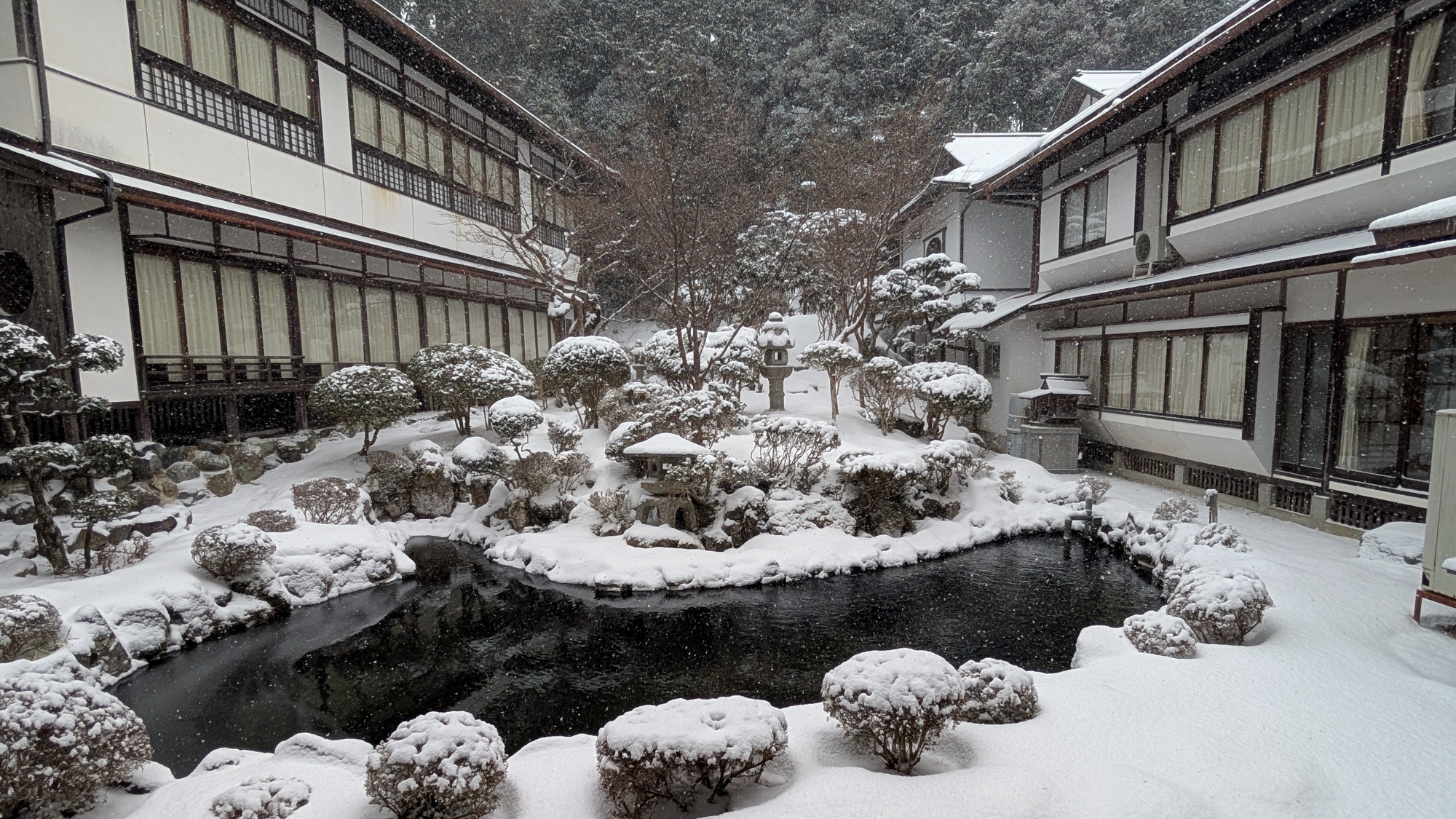 *中庭/四季の移ろいが美しい庭園（冬）