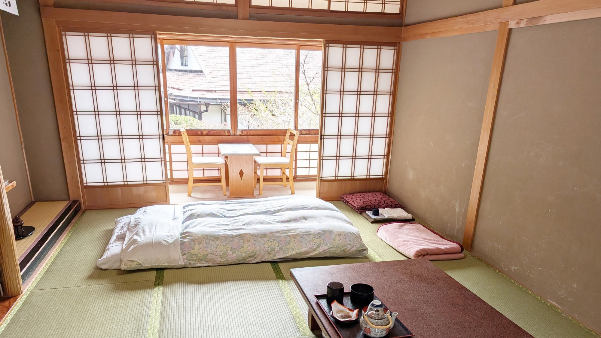 *和室10畳（客室一例）/畳の香がほのかに薫るお部屋でのんびりとお寛ぎ下さい。