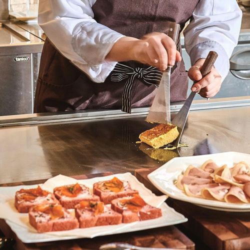 【フォレストヴィレッジ】ホテル自慢の朝食付｜選べる地卵料理＆フレンチトーストのオーダーブッフェ