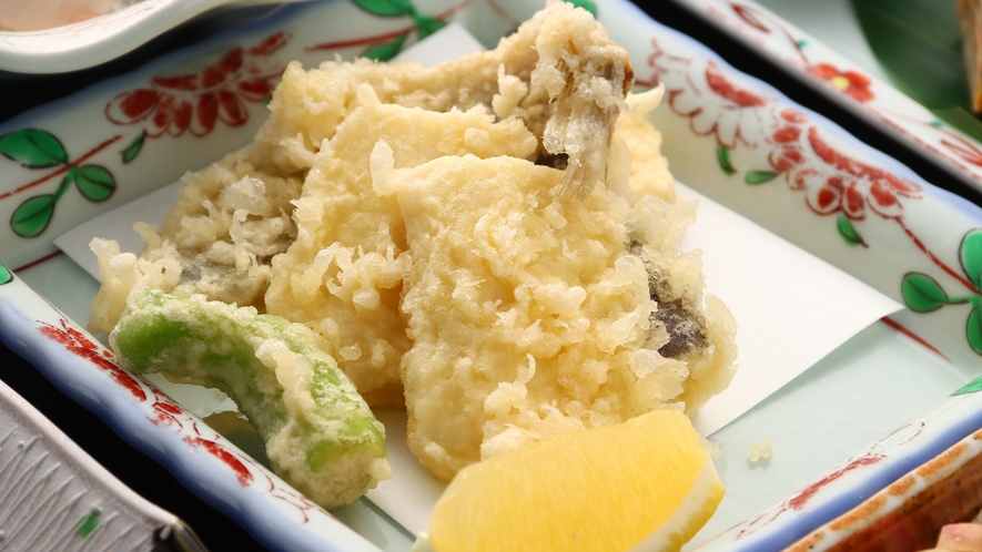 【夕食】  揚物 スタンダード 天ぷら　石持ちいか　塩レモン 
