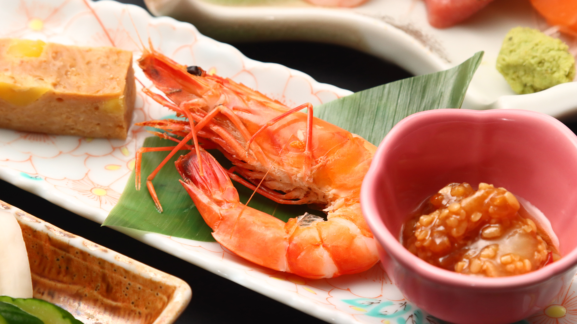 【夕食】　秋冬　前菜　蒸し海老　カレイエンガワ三升　栗松風