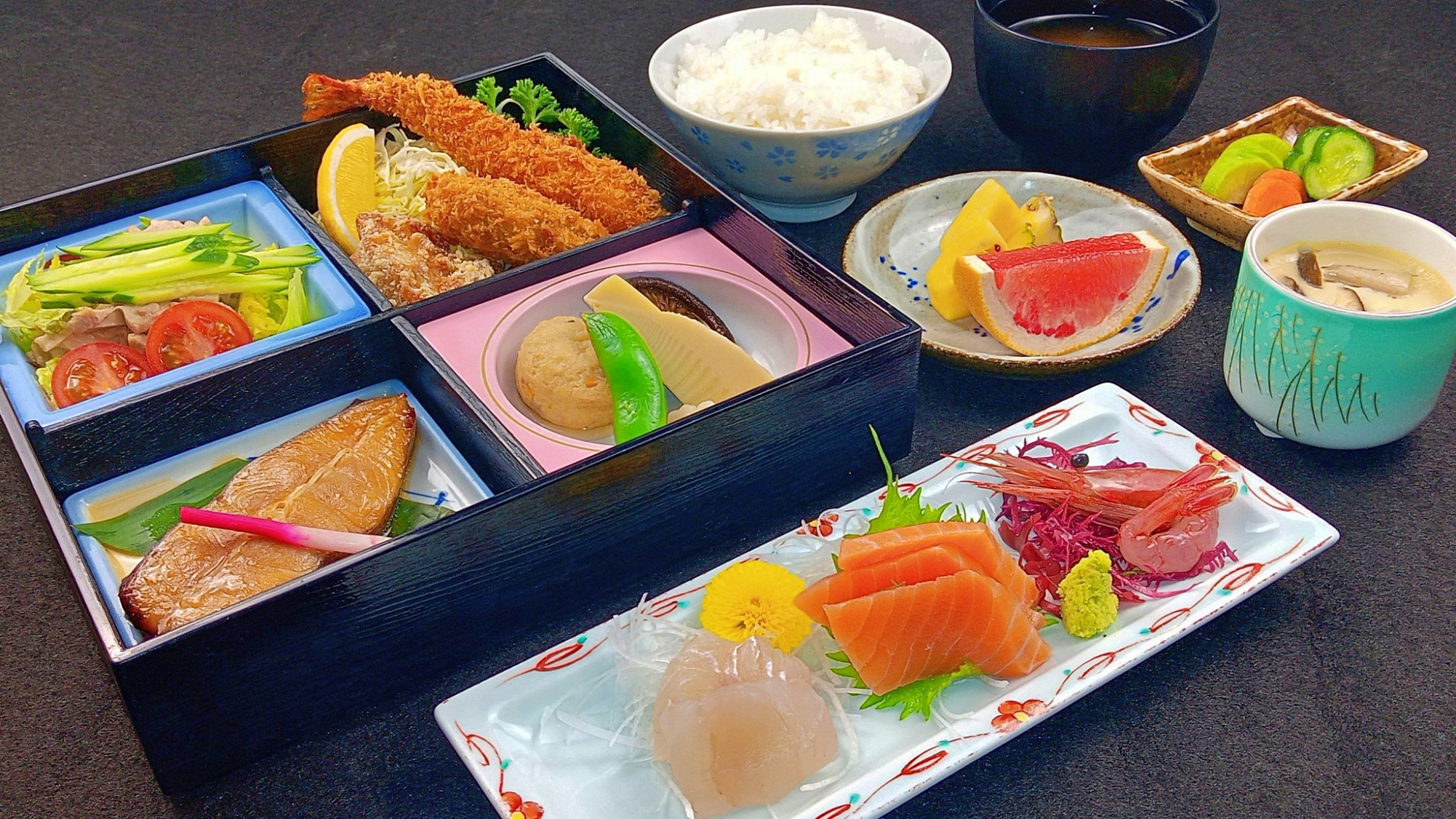じょんのび宿泊プランの夕食松花堂弁当。