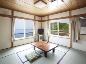 みはらし荘の8畳和室