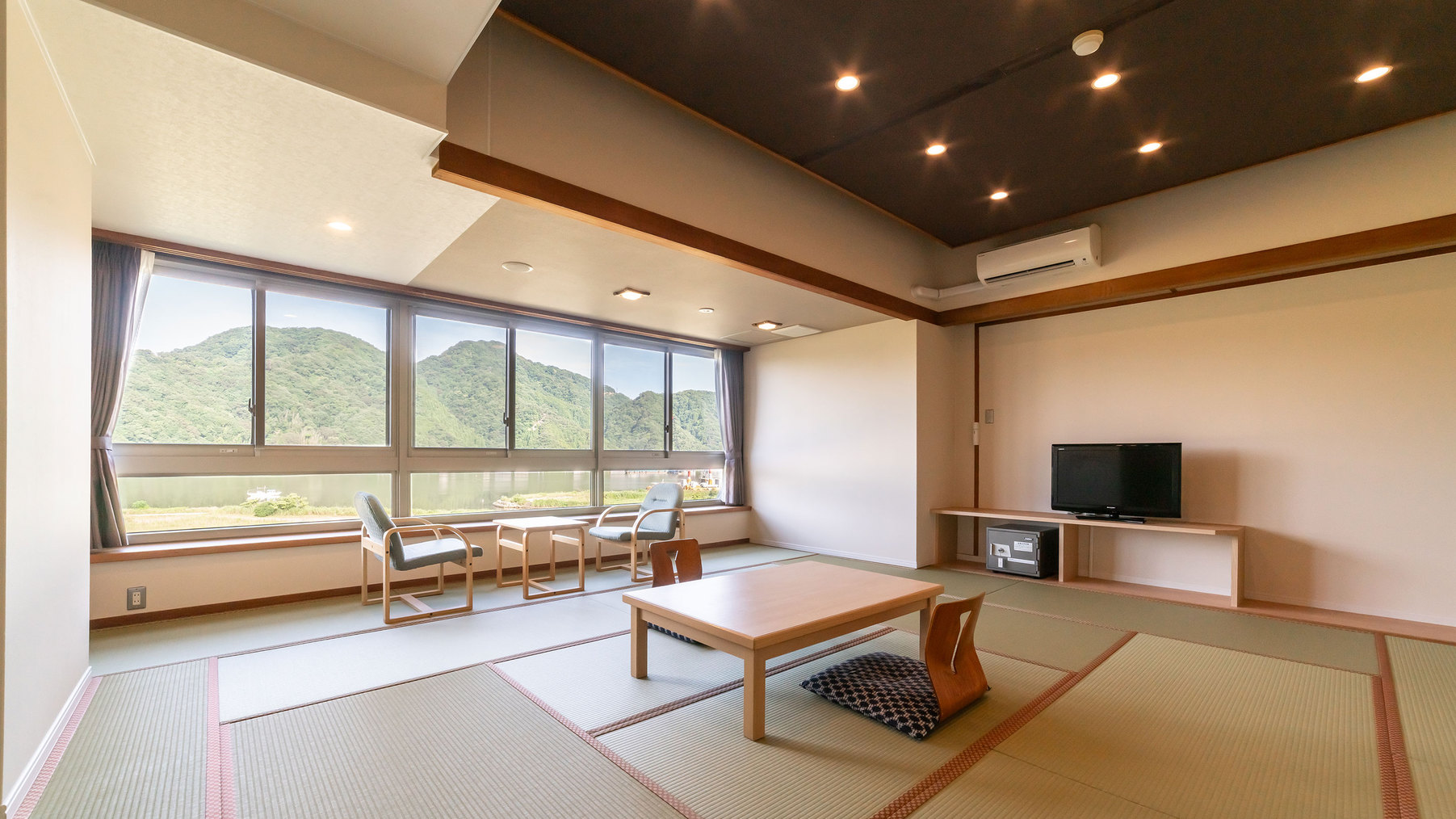 【禁煙】スタンダード和室17畳シャワーのみ(川側)