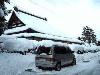 冬の惣助　2月に雪が積もるとあたりが真っ白でまぶしいです。