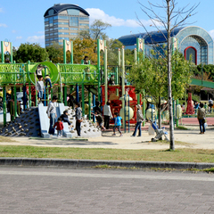 *【あいち健康の森公園】当館と同じ敷地内にある大芝生広場にはお子様用の遊具もございます♪