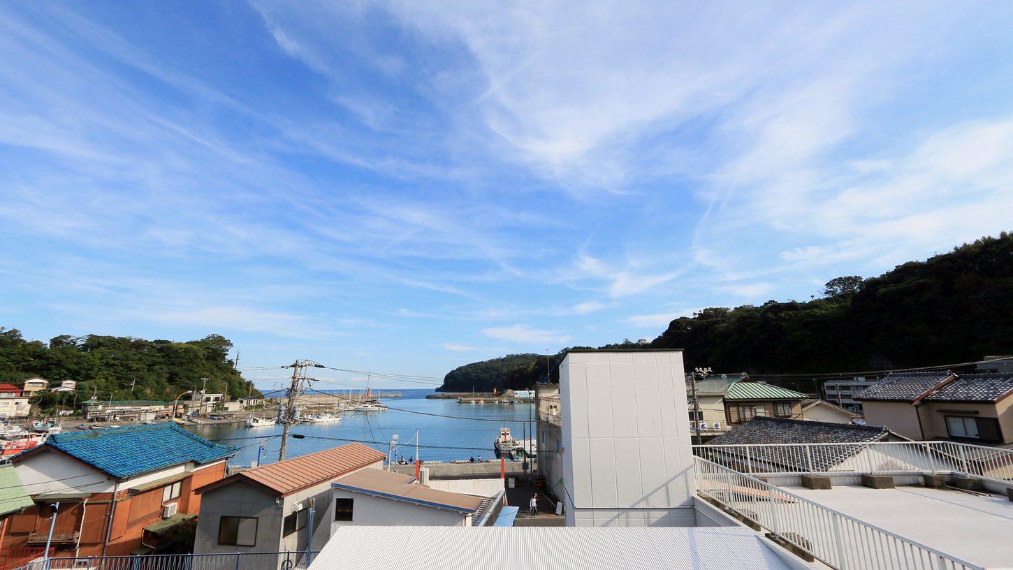 ◆12畳和室からの眺め☆青い空と青い海♪ついぼ～っとしてしまいます！