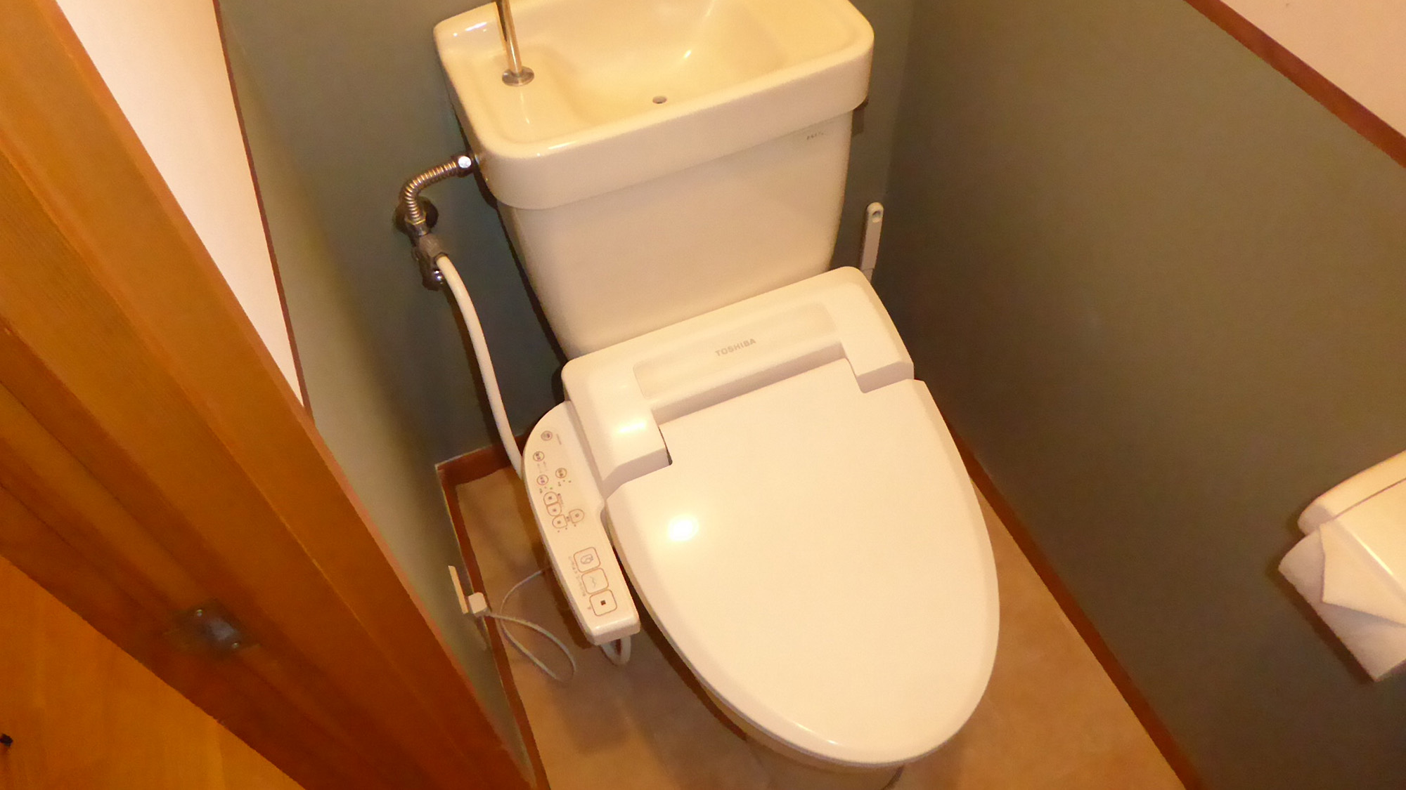 ・【トイレ】温水洗浄便座付。快適にご使用いただけます