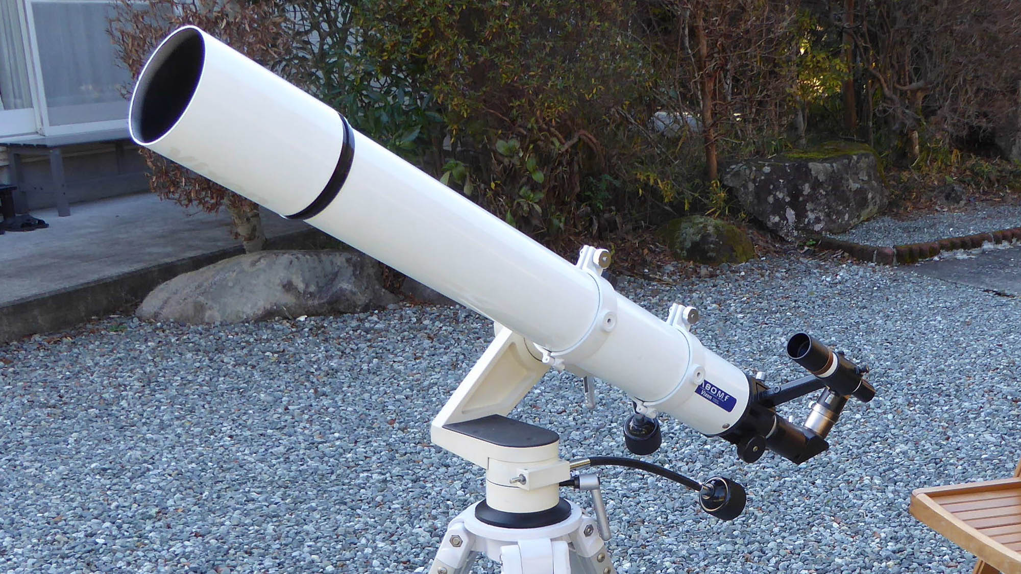 ・【無料レンタルの屈折式望遠鏡】天気の良い日には満天の星空をご覧いただけます