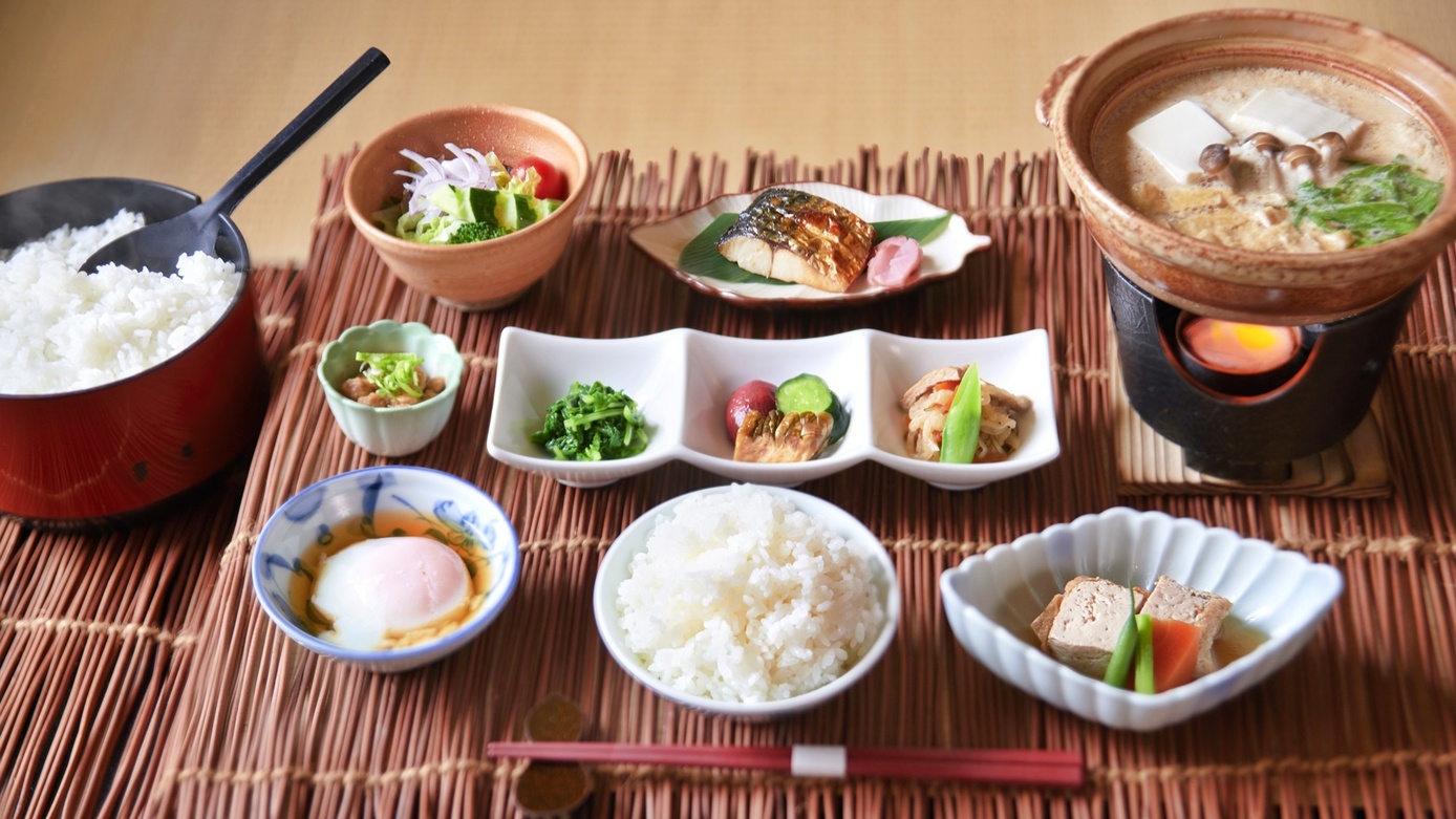 【朝食付】地元産「うららの米匠づくり」が美味しい和朝食！21時到着までOK