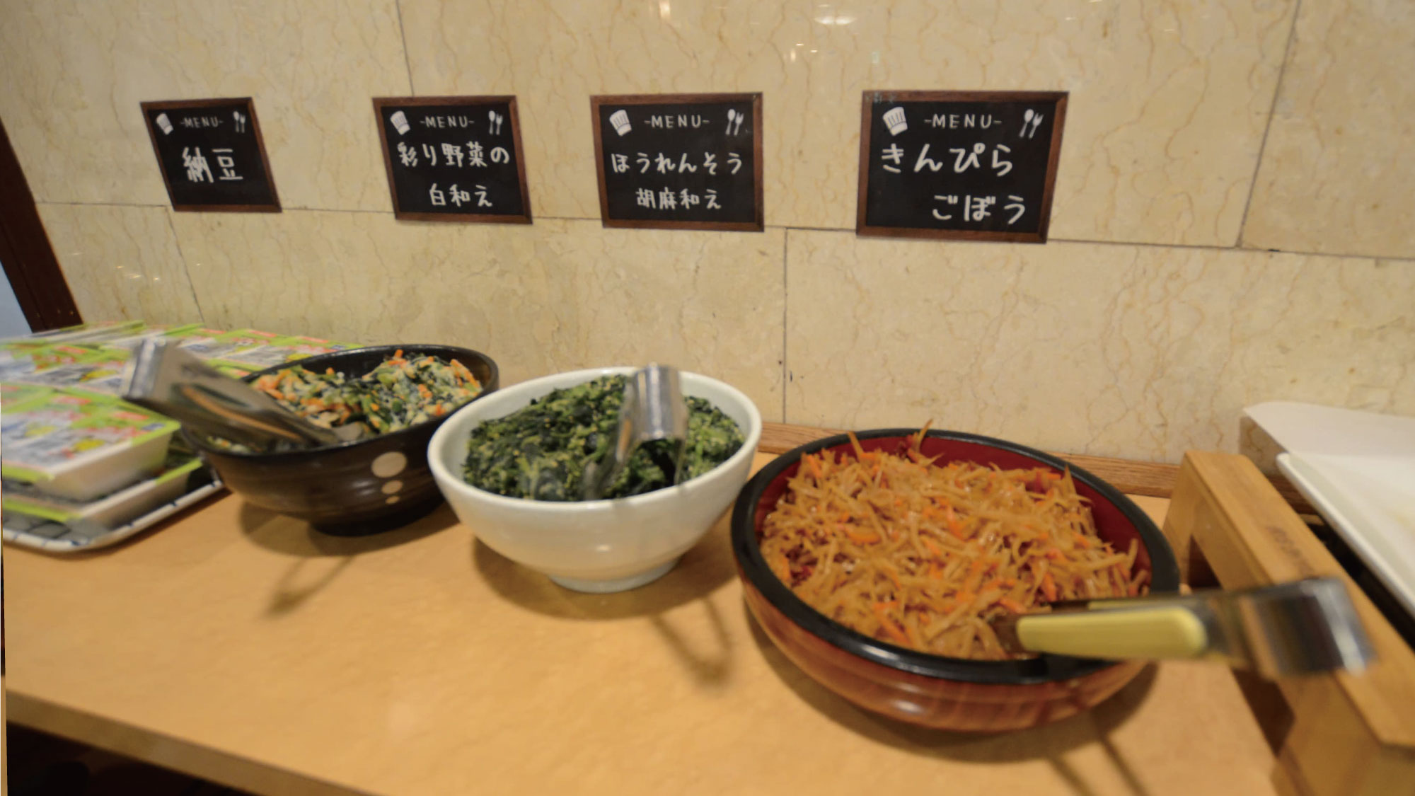 無料朝食バイキング