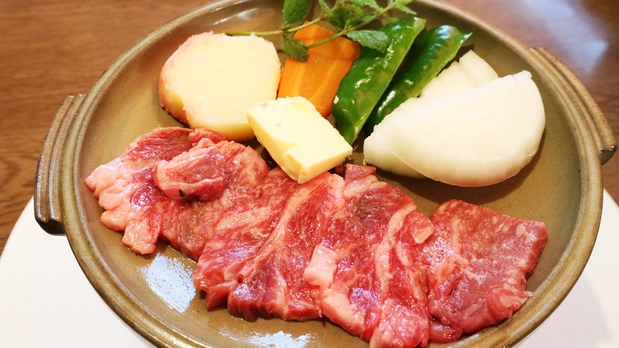 *【夕食一例～焼物～】お肉や魚など熱々をお召し上がりください♪