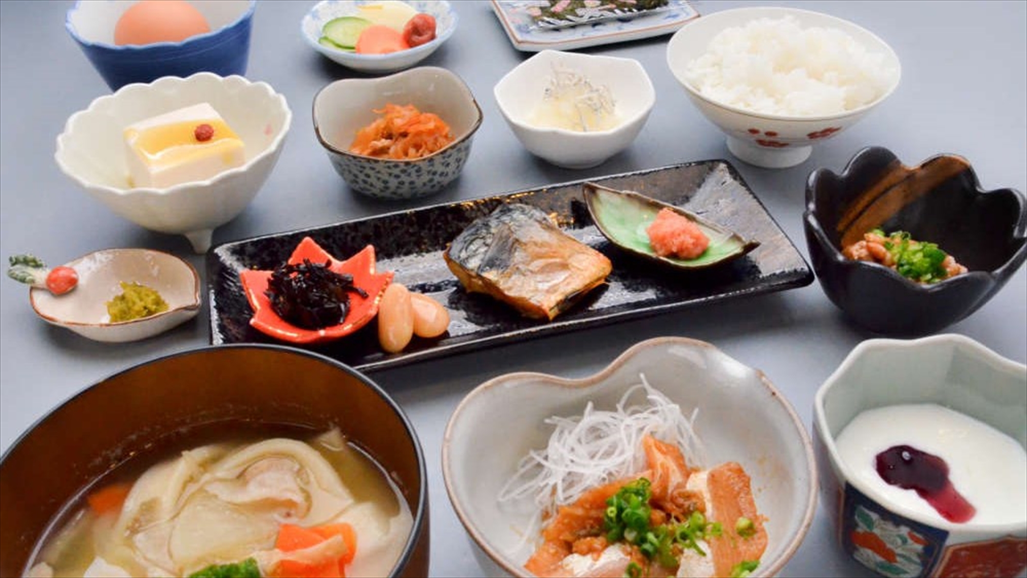 ご朝食／一例　大分郷土料理の「だんご汁」「りゅうきゅう」など