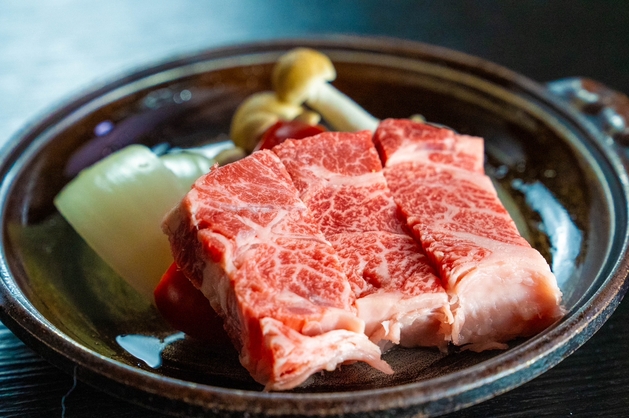 リーズナブル!?なのに活きイカとA5ランク佐賀牛or極上あわび！（お食事処）