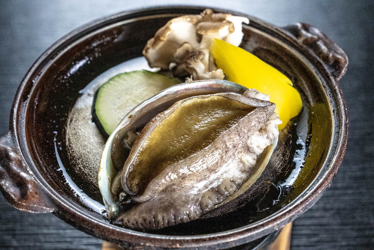 リーズナブル!?なのに活きイカとA5ランク佐賀牛or極上あわび！（お食事処）