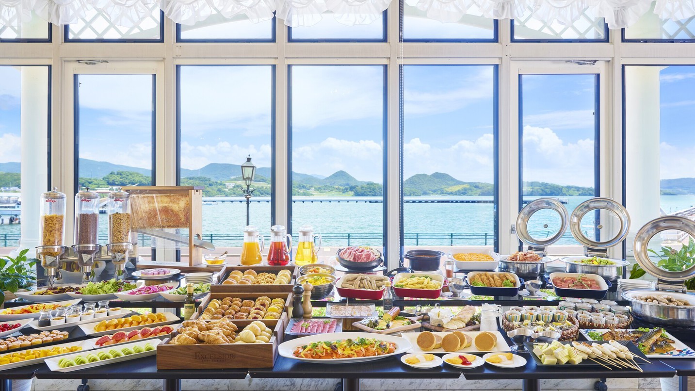 【ご朝食】大村湾を一望する、贅沢なロケーションが自慢のレストラン。