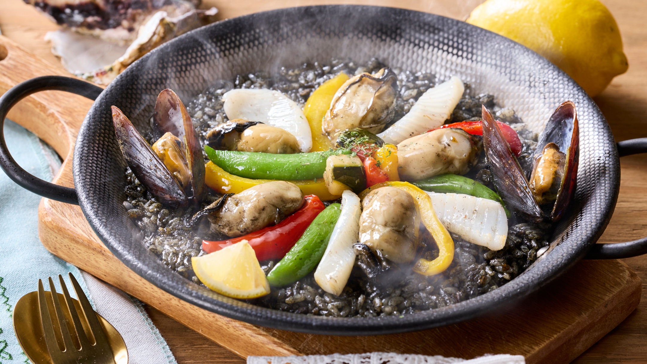 【パークグルメ】エルマーソ「牡蠣のパエリア」1/10～2/26（※数量限定）