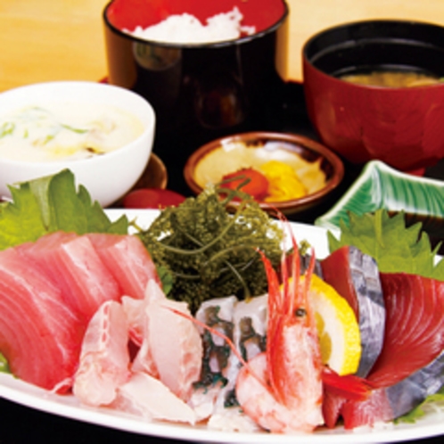 *【食事例】お刺身定食。新鮮な魚が食べられます。