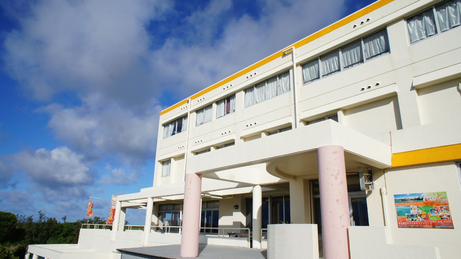 ホテル外観（正面ファサード）