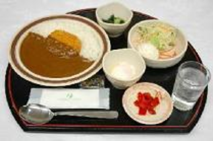 夕食　【カレー定食】