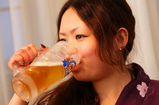 グビグビグビ・・・・、飲みすぎ注意！　　夕食には「生ビール・サワー・ソフトドリンク飲み放題！付」　（ご夕食時の18：00〜19：00の１時間です。）　