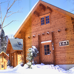 パネルヒーター完備で冬もあったかコテージ。