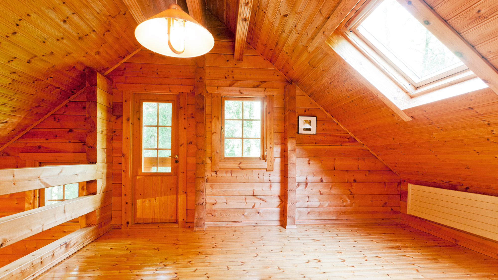 2階にある寝室でゆっくりとお休みください