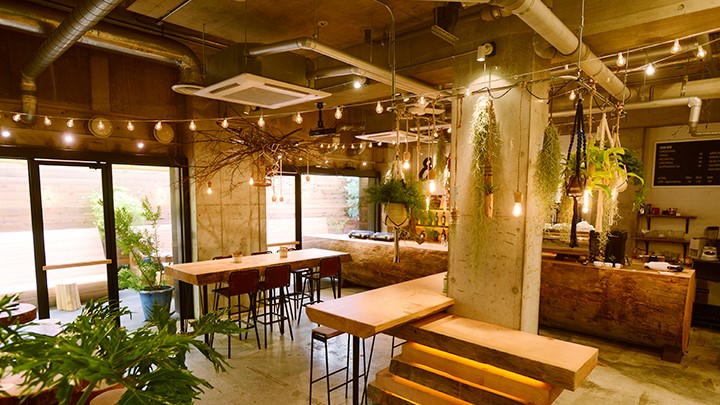 8LOUNGE　店内