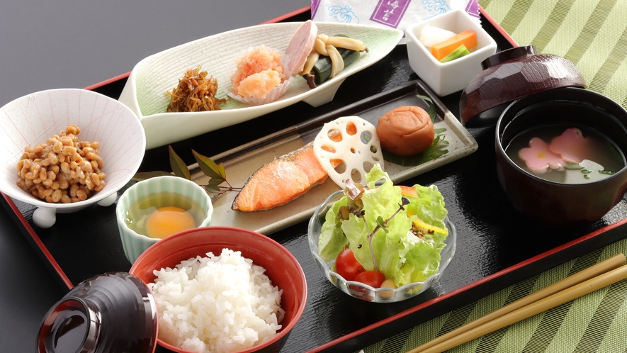 *【食事】朝食一例、滋賀県の郷土食材を用いた和定食です