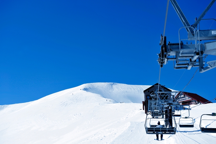 ■青空とゲレンデのコントラストが最高　白馬八方尾根スキー場
