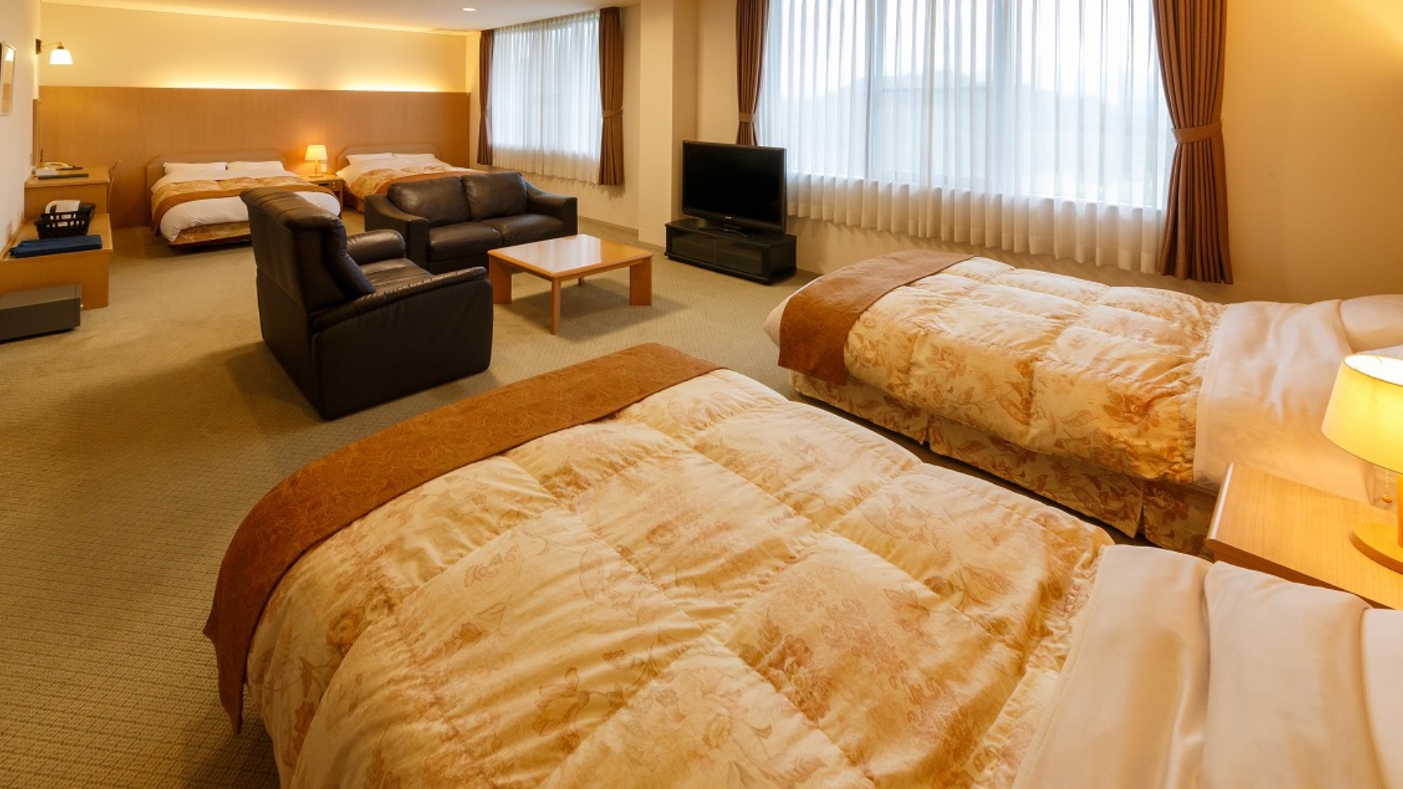 【全室禁煙】洋室スイートルーム44m&sup2;＜2～4名洋室ベッド4台＋応接セットルーム＞