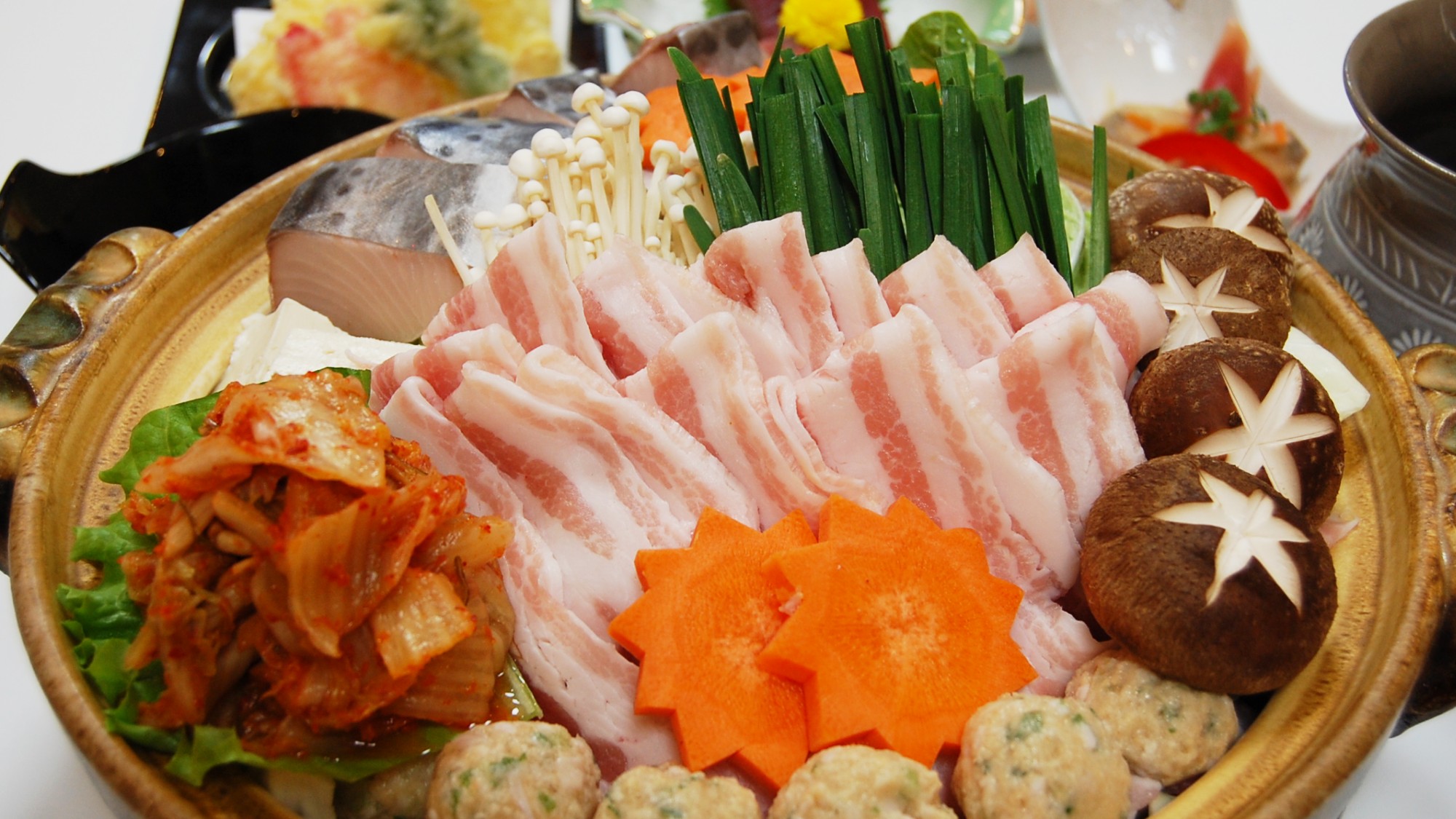 身も心も温まる、ピリッと刺激的な冬の味覚。皆様で囲んでいただく、賑わいのひとときをお愉しみください。
