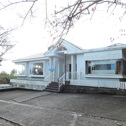 *【外観】当館は伊豆高原と相模湾の間に建つアットホームな雰囲気のペンションです。