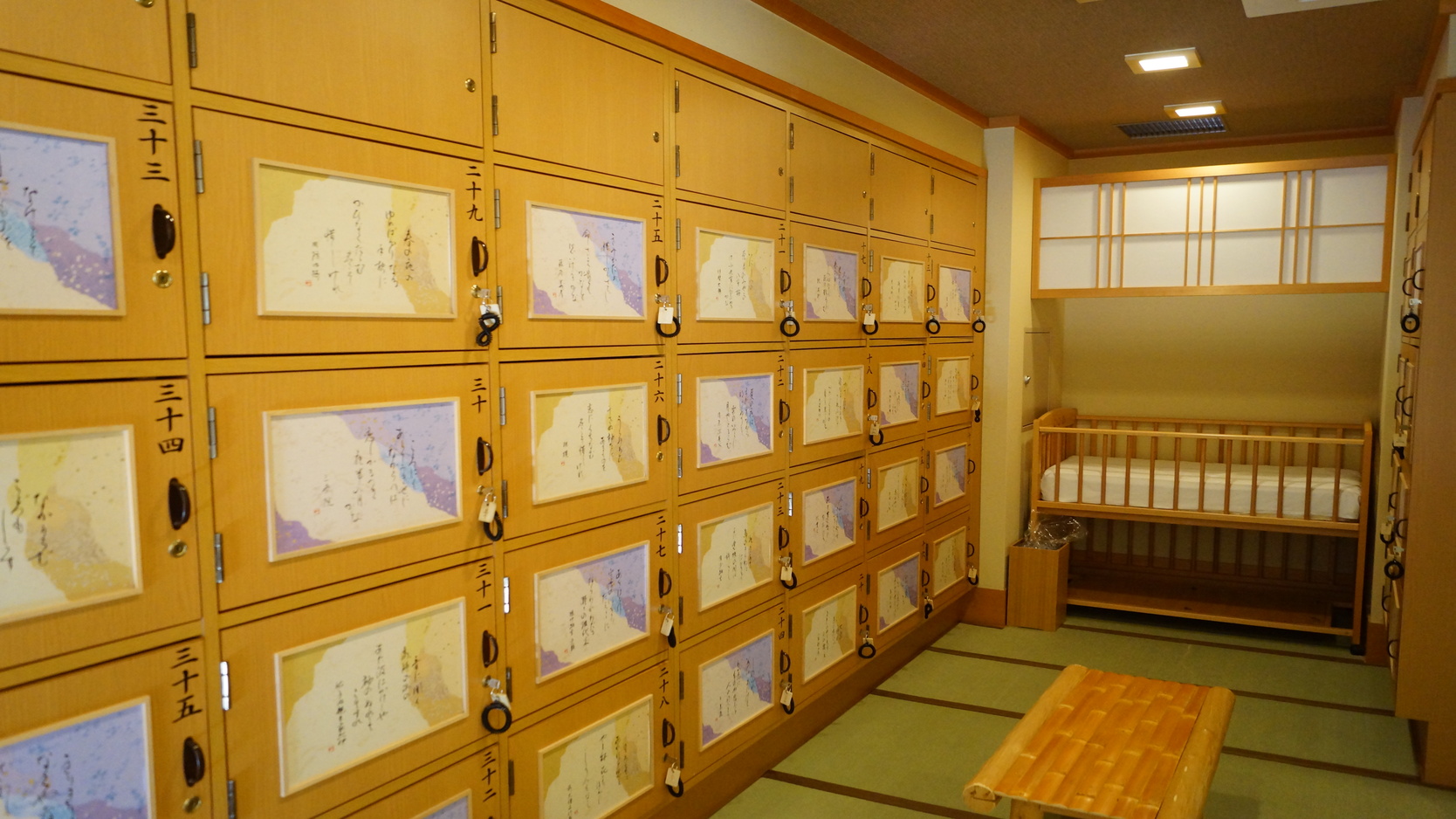 【大湯屋：脱衣所】