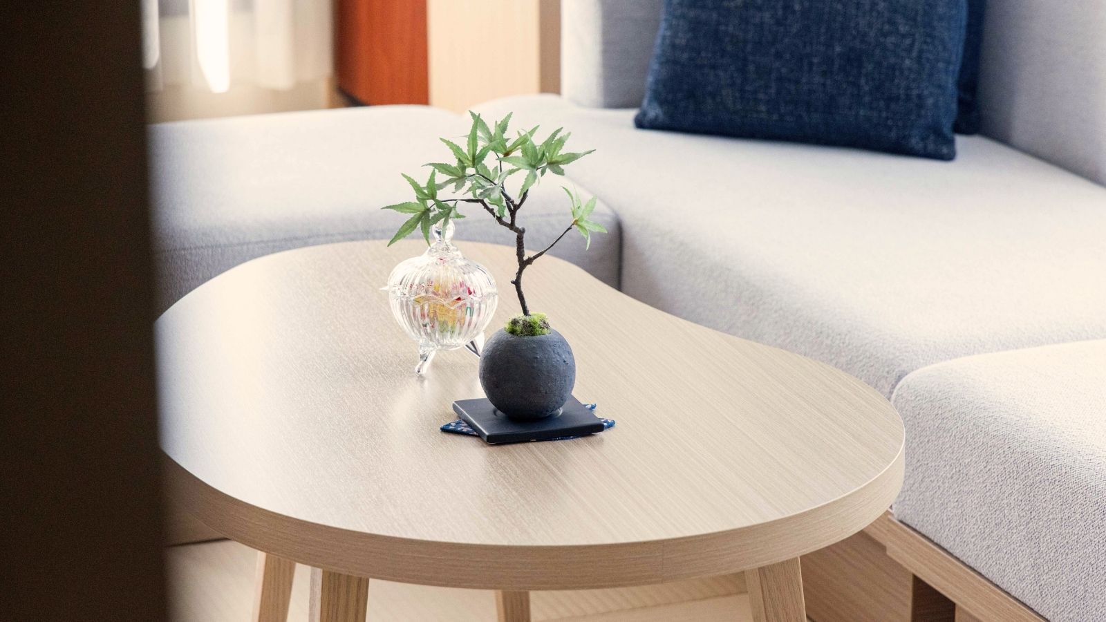 【和モダン】落ち着いた色調とシンプルなインテリアが、心地よい空間を提供します。