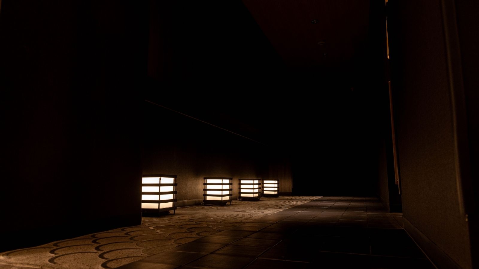 【館内施設】瓦通路