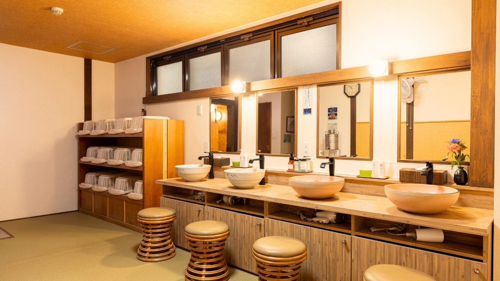 【女子脱衣所】女性のお客様が安心してご利用いただける空間です。