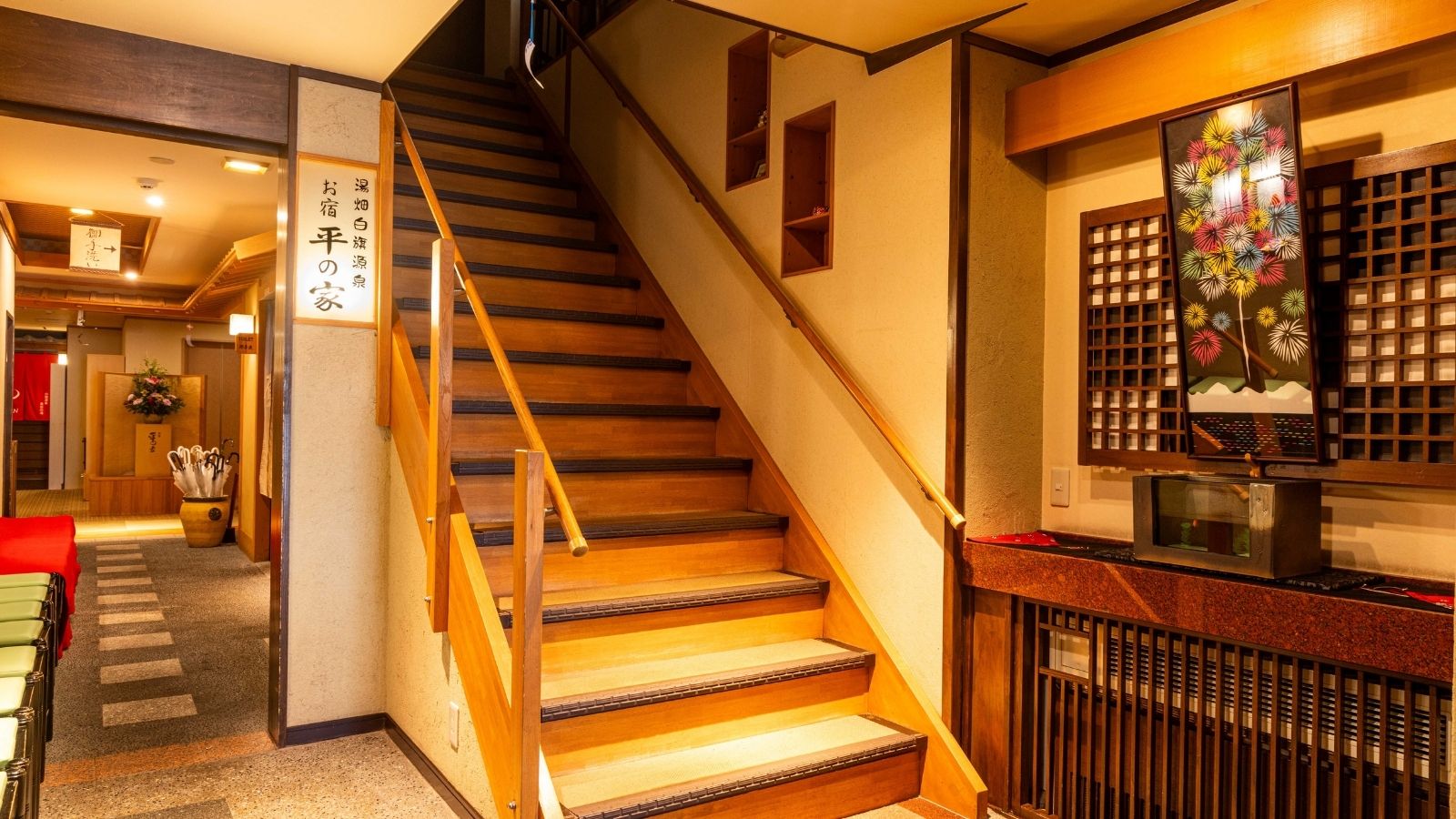 【館内施設】当館各所に季節感ある飾りつけがございます。