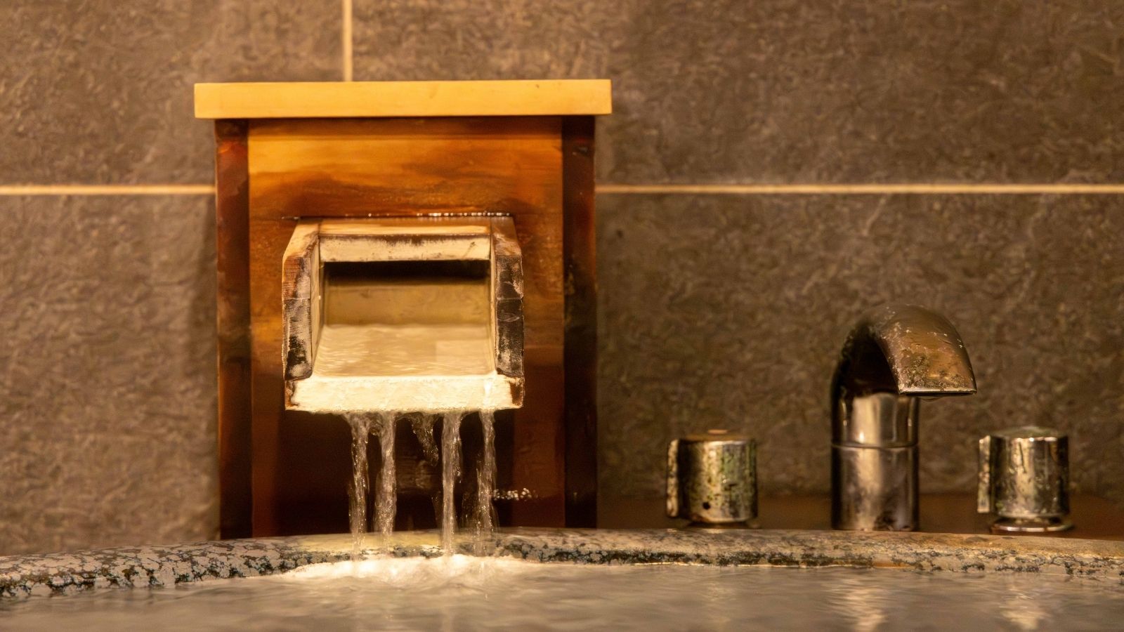 【貸切風呂】静けさに包まれた貸切空間で、心ゆくまで上質な温泉を満喫。