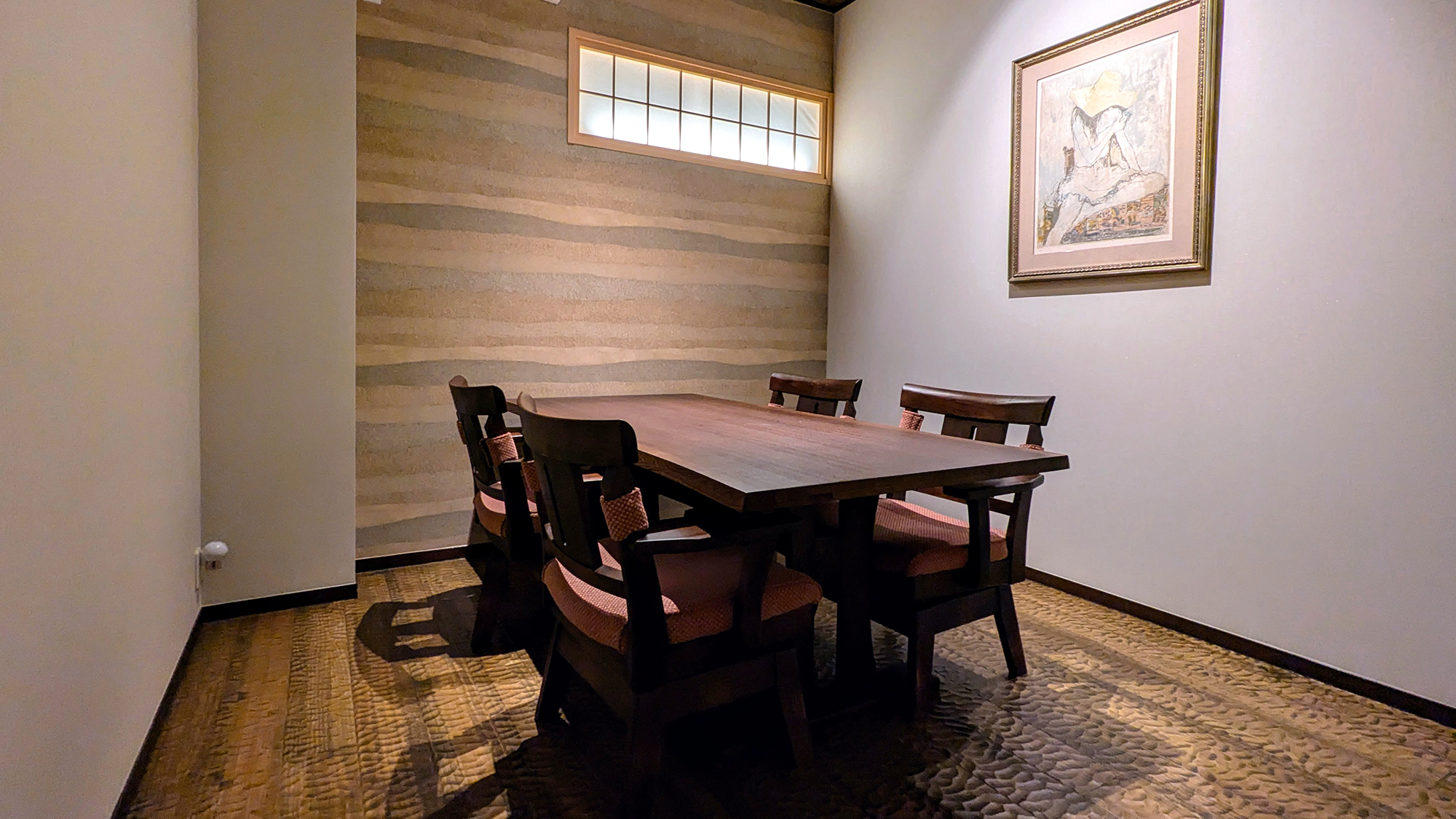 【お食事処】2024年リニューアル！半個室の空間で、大切な人とゆったりしたひとときを。