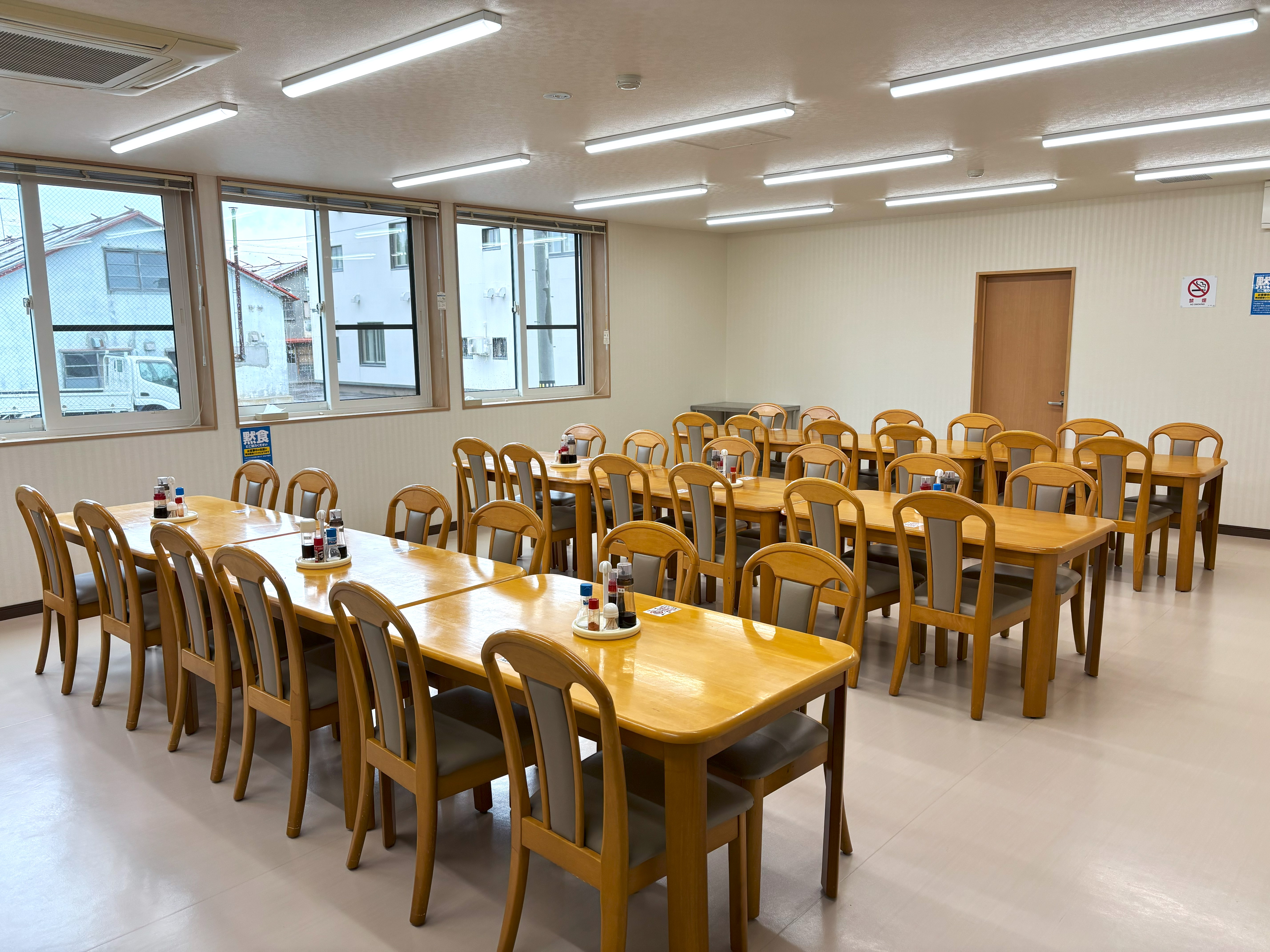 食堂（３６席）
