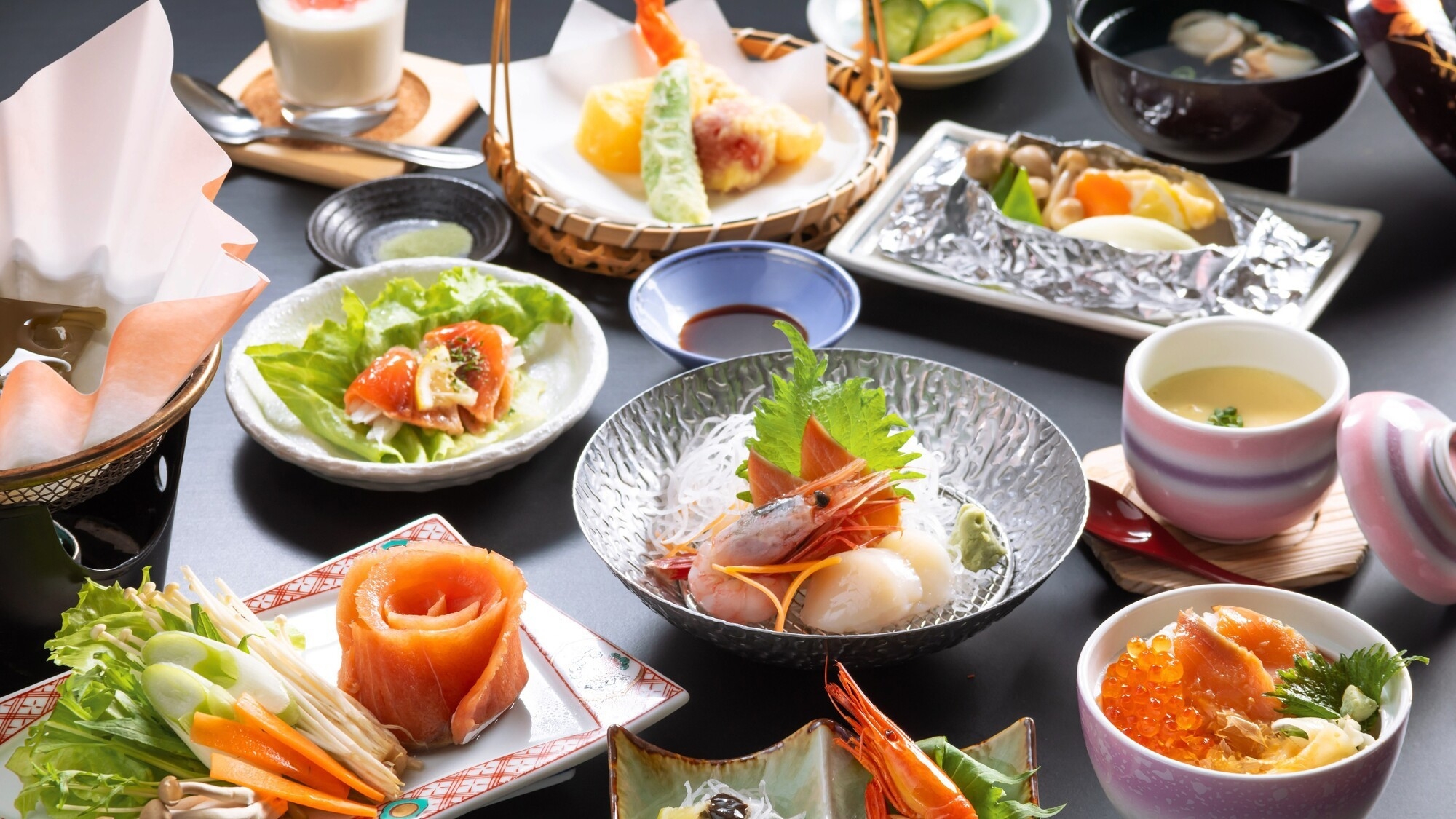 【夕食付】「鮭コース」〜新鮮な海の幸〜鮭のしゃぶしゃぶ・刺身三点盛・鮭イクラ親子丼を堪能