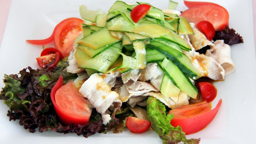 【朝食バイキング】サラダ類も充実、野菜をしっかり摂れます。