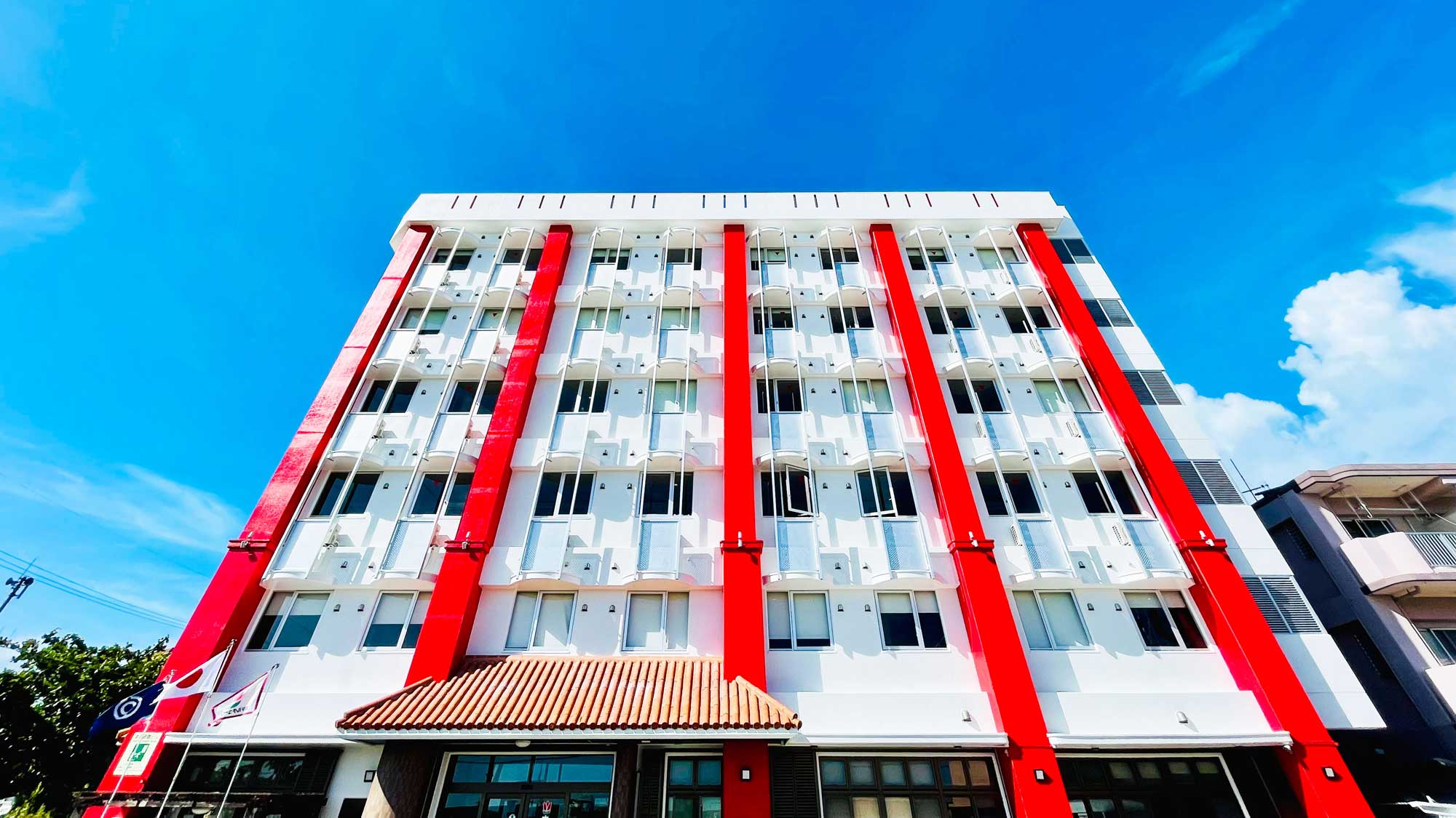 【外観】離島桟橋や繁華街に近く、利便性のいいホテルです