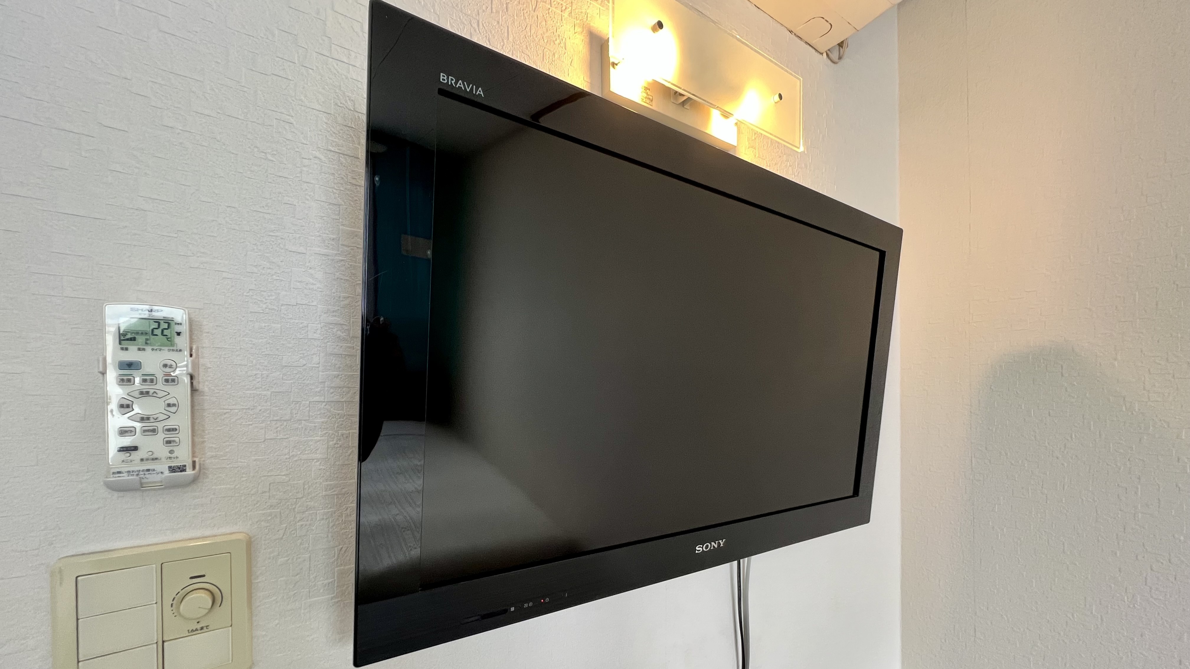 壁かけ液晶テレビ