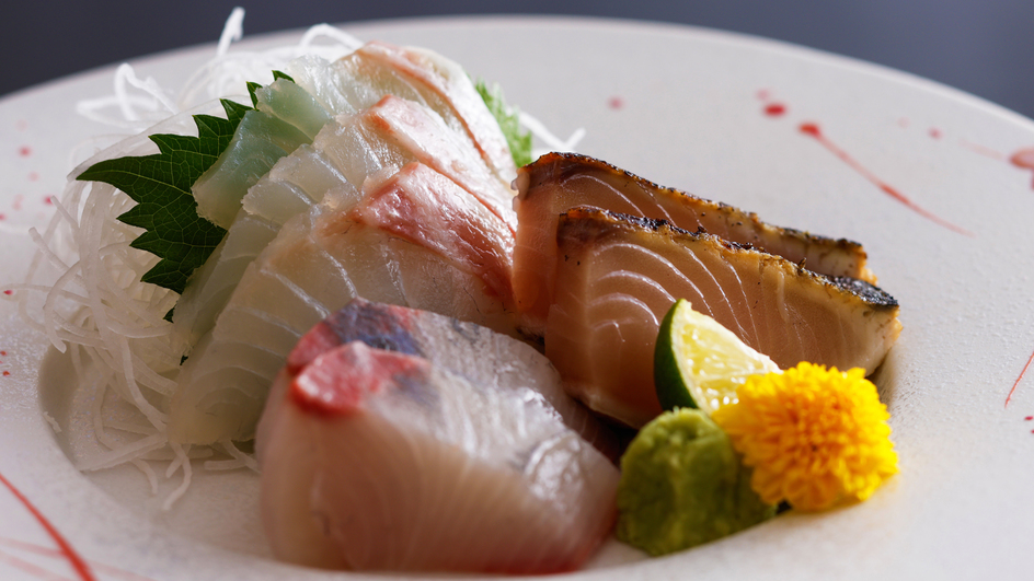 周りを海に囲まれた淡路島ならではの新鮮な海の幸のお造り(料理イメージ)