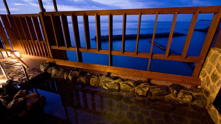 紀淡海峡を一望する眺望抜群のオーシャンビュールーム     