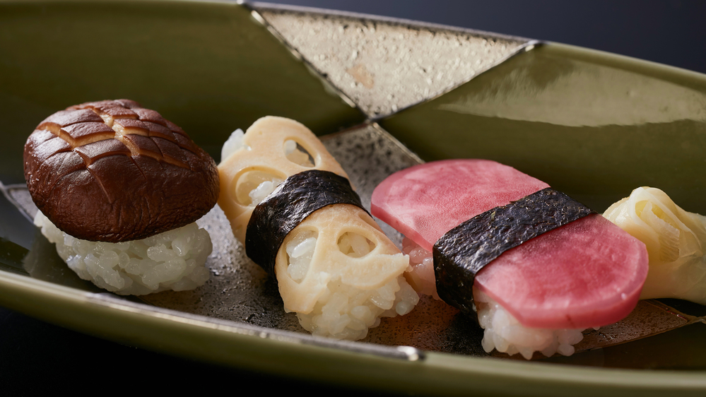 島の豊かな食材を使って料理長が腕を振るった料理の数々を堪能(料理イメージ)